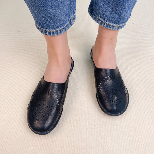 🔥Casual All-match Hollow Slippers 2