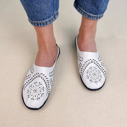 🔥Casual All-match Hollow Slippers 2