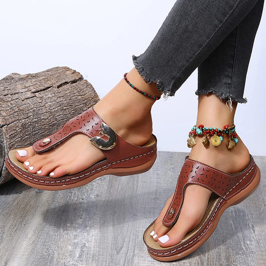 2024 Summer New Women's Metal Decor Feature Pattern Wedge Flip-Flops