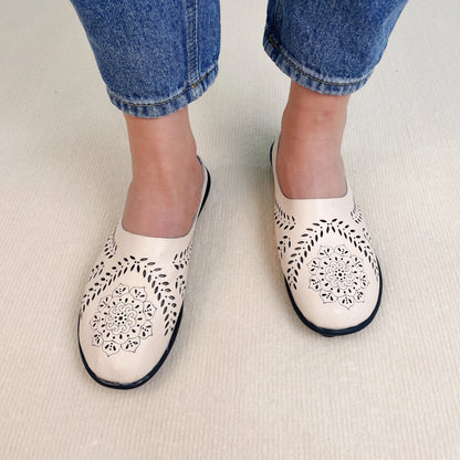 🔥Casual All-match Hollow Slippers 2